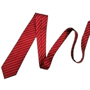 Kenneth Cole Reaction Red Stripe 100% Silk Traditional Neck Tie RN# 121148